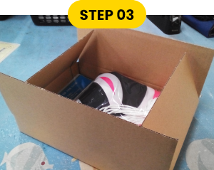 梱包 STEP03 商品が傷つかないよう、段ボールに入れて発送します。